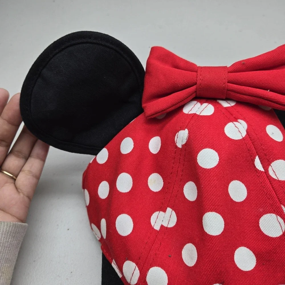 Disney Parks Unisex Baseball Cap‎ YOUTH 54-57CM Redblackwhite Curved Snapback